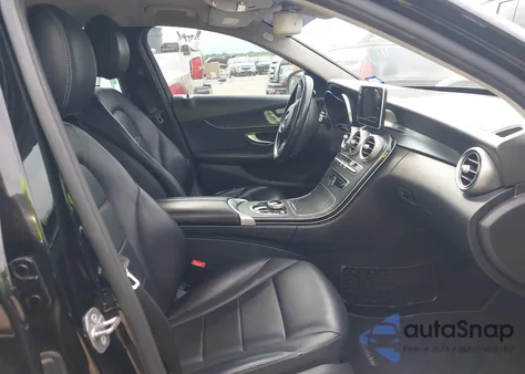 2017 Mercedes-Benz C 300 Luxury/Sport z USA, uszkodzony, nr VIN 55SWF4JB3HU186757